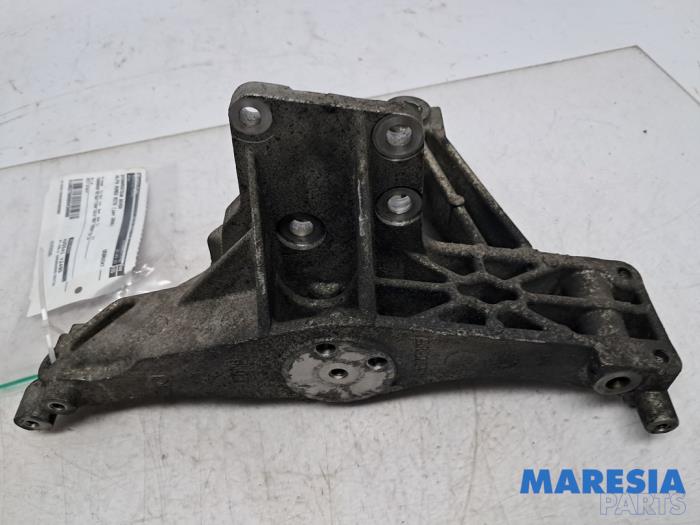 Gebruikte Dynamosteun boven Alfa Romeo MiTo (955) 1.4 TB 16V Prijs € 49,95 Margeregeling aangeboden door Maresia Parts