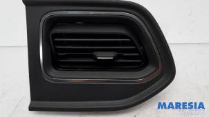 Gebruikte Luchtrooster Dashboard Opel Movano 2.3 CDTi 16V FWD Prijs € 27,23 Inclusief btw aangeboden door Maresia Parts