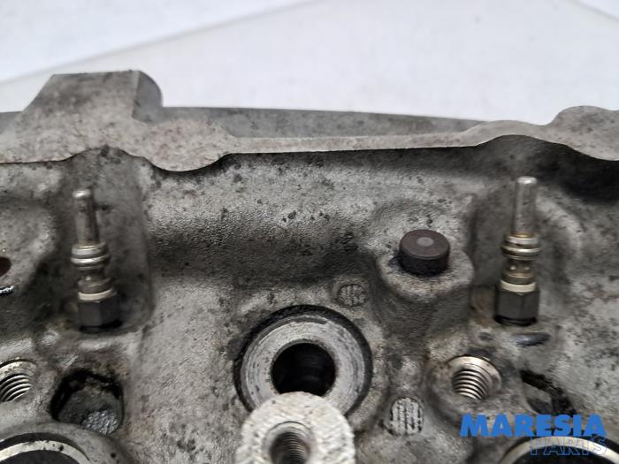 Cilinderkop van een Peugeot Partner (GC/GF/GG/GJ/GK) 1.6 HDI 90 2012