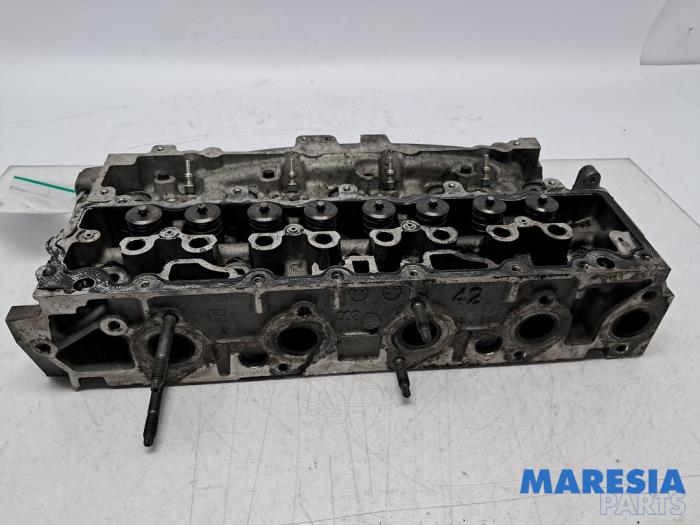 Cilinderkop van een Peugeot Partner (GC/GF/GG/GJ/GK) 1.6 HDI 90 2012