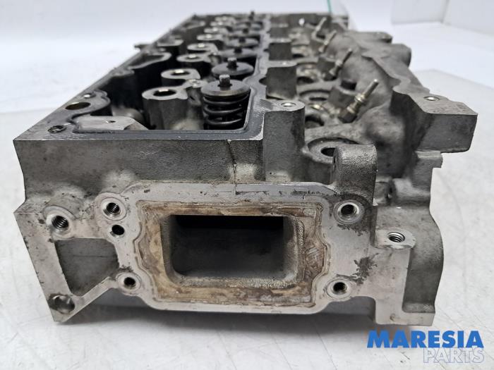 Cilinderkop van een Peugeot Partner (GC/GF/GG/GJ/GK) 1.6 HDI 90 2012