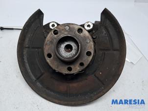 Gebruikte Fusee links-achter Alfa Romeo 159 (939AX) 2.2 JTS 16V Prijs € 89,00 Margeregeling aangeboden door Maresia Parts