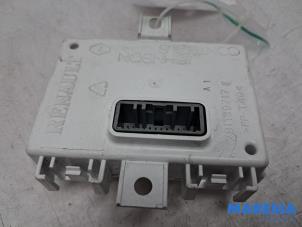 Gebruikte Navigatie computer Opel Movano 2.3 CDTi 16V FWD Prijs € 42,35 Inclusief btw aangeboden door Maresia Parts