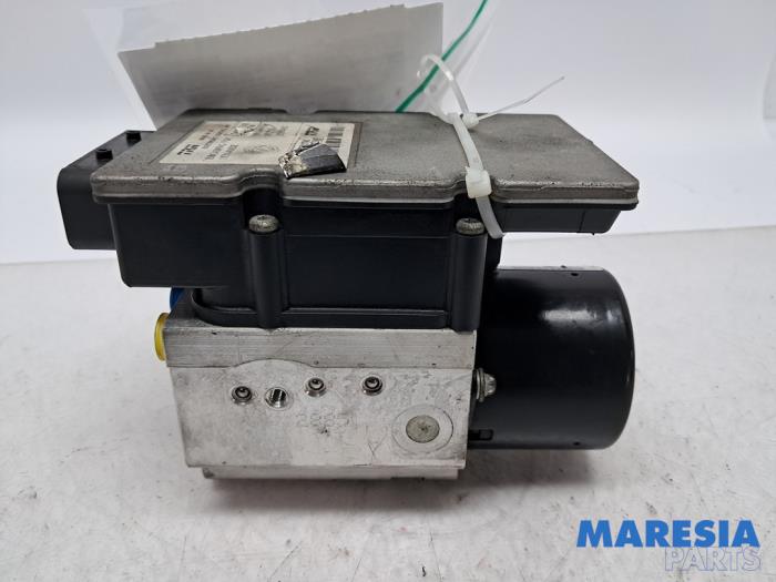 Gebruikte ABS Pomp Alfa Romeo 159 (939AX) 2.2 JTS 16V Prijs € 99,99 Margeregeling aangeboden door Maresia Parts