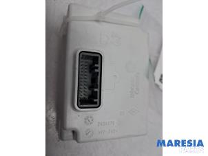 Gebruikte Navigatie computer Opel Movano 2.3 CDTi 16V FWD Prijs € 51,24 Inclusief btw aangeboden door Maresia Parts