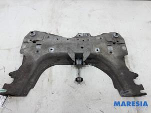 Gebruikte Subframe Renault Clio IV Estate/Grandtour (7R) 0.9 Energy TCE 90 12V Prijs € 50,00 Margeregeling aangeboden door Maresia Parts