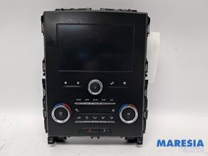 Gebruikte Display Interieur Renault Megane IV Estate (RFBK) 1.3 TCE 115 16V Prijs € 260,00 Margeregeling aangeboden door Maresia Parts