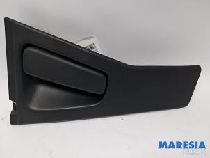 Gebruikte Portiergreep 4Deurs links-achter Renault Clio IV Estate/Grandtour (7R) 0.9 Energy TCE 90 12V Prijs € 19,99 Margeregeling aangeboden door Maresia Parts