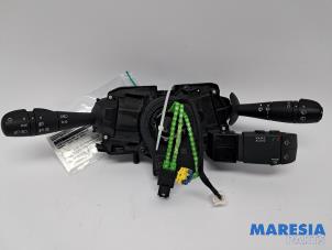Gebruikte Licht + Raw Schakelaar Renault Clio IV Estate/Grandtour (7R) 0.9 Energy TCE 90 12V Prijs € 99,95 Margeregeling aangeboden door Maresia Parts