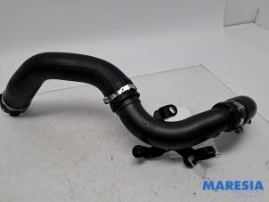 Gebruikte Intercooler Slang Renault Clio IV Estate/Grandtour (7R) 0.9 Energy TCE 90 12V Prijs € 40,00 Margeregeling aangeboden door Maresia Parts