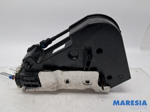 Gebruikte Additatief tank Peugeot 3008 I (0U/HU) 2.0 HYbrid4 16V Prijs € 262,50 Margeregeling aangeboden door Maresia Parts