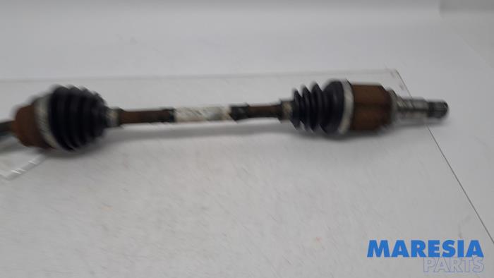 Aandrijfas rechts-achter van een Peugeot 3008 I (0U/HU) 2.0 HYbrid4 16V 2013