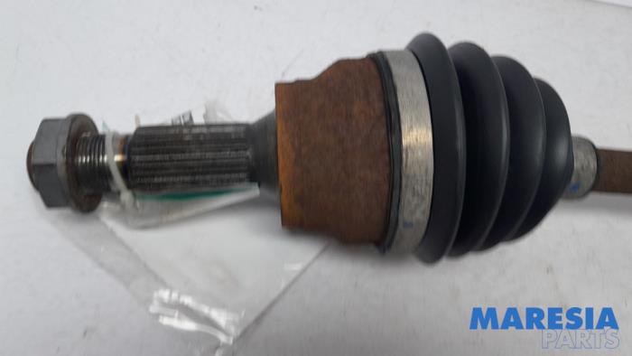 Aandrijfas rechts-achter van een Peugeot 3008 I (0U/HU) 2.0 HYbrid4 16V 2013