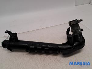 Gebruikte Intercooler Buis Peugeot 3008 I (0U/HU) 2.0 HYbrid4 16V Prijs € 39,99 Margeregeling aangeboden door Maresia Parts