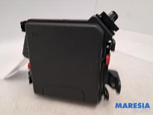 Gebruikte Zekeringkast Renault Zoé (AG) R90 Prijs € 30,00 Margeregeling aangeboden door Maresia Parts