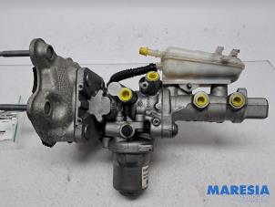 Gebruikte Hoofdremcilinder Renault Zoé (AG) R90 Prijs € 150,00 Margeregeling aangeboden door Maresia Parts