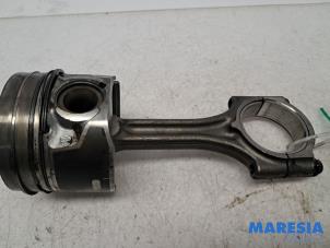 Gebruikte Drijfstang Opel Vivaro 1.5 CDTI 102 Prijs € 90,75 Inclusief btw aangeboden door Maresia Parts