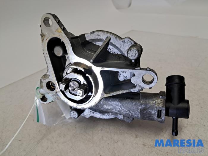 Gebruikte Vacuumpomp (Diesel) Renault Trafic (1FL/2FL/3FL/4FL) 1.6 dCi 95 Prijs € 60,44 Inclusief btw aangeboden door Maresia Parts