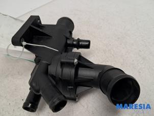 Gebruikte Thermostaathuis Renault Trafic (1FL/2FL/3FL/4FL) 1.6 dCi 95 Prijs € 60,44 Inclusief btw aangeboden door Maresia Parts