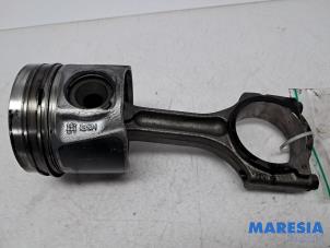 Gebruikte Drijfstang Opel Vivaro 1.6 CDTi BiTurbo 125 Prijs € 60,50 Inclusief btw aangeboden door Maresia Parts