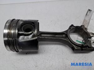 Gebruikte Drijfstang Opel Vivaro 1.6 CDTi BiTurbo 125 Prijs € 60,50 Inclusief btw aangeboden door Maresia Parts