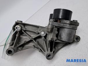 Gebruikte Dynamosteun boven Opel Vivaro 1.6 CDTi BiTurbo 125 Prijs € 48,40 Inclusief btw aangeboden door Maresia Parts