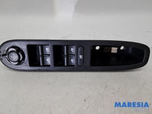 Gebruikte Combischakelaar ramen Alfa Romeo 159 (939AX) 2.2 JTS 16V Prijs € 35,00 Margeregeling aangeboden door Maresia Parts