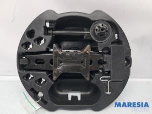 Gebruikte Krikset Renault Twingo II (CN) 1.2 Prijs € 35,00 Margeregeling aangeboden door Maresia Parts