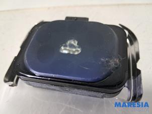 Gebruikte Regensensor Peugeot 3008 I (0U/HU) 2.0 HYbrid4 16V Prijs € 20,00 Margeregeling aangeboden door Maresia Parts