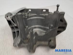 Gebruikte Steun dieselpomp Peugeot Expert (V1/VA/VB/VE/VF/VT/VY) 2.0 Blue HDi 120 16V Prijs € 42,35 Inclusief btw aangeboden door Maresia Parts