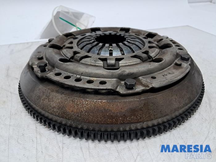 Gebruikte Vliegwiel Alfa Romeo 159 Sportwagon (939BX) 1.8 MPI 16V Prijs € 79,99 Margeregeling aangeboden door Maresia Parts