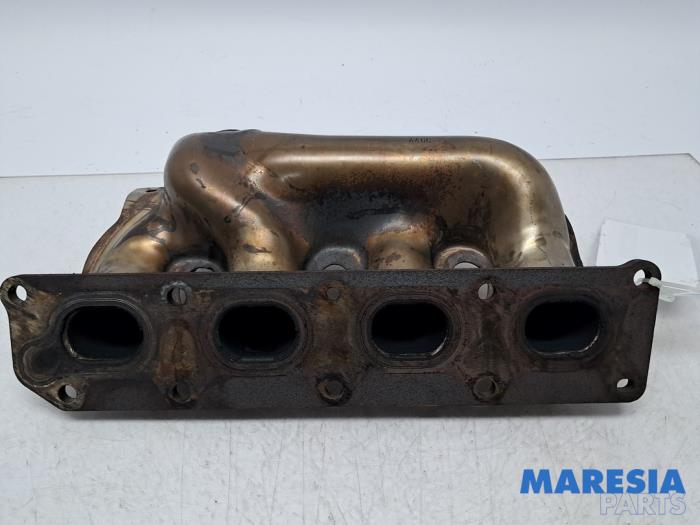 Gebruikte Spruitstuk Uitlaat Peugeot 307 CC (3B) 2.0 16V Prijs € 50,00 Margeregeling aangeboden door Maresia Parts