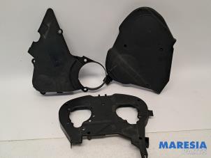 Gebruikte Distributiedeksel Peugeot 307 CC (3B) 2.0 16V Prijs € 20,00 Margeregeling aangeboden door Maresia Parts