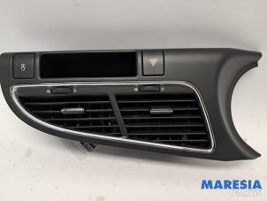 Gebruikte Luchtrooster Dashboard Peugeot 3008 I (0U/HU) 2.0 HYbrid4 16V Prijs € 44,95 Margeregeling aangeboden door Maresia Parts
