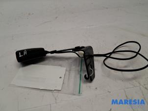 Gebruikte Veiligheidsgordel Insteek links-achter Peugeot 3008 I (0U/HU) 2.0 HYbrid4 16V Prijs € 25,00 Margeregeling aangeboden door Maresia Parts