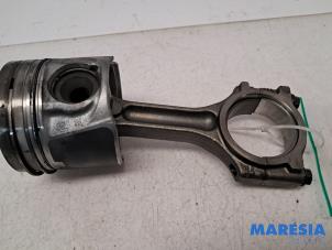 Gebruikte Drijfstang Renault Trafic (1FL/2FL/3FL/4FL) 1.6 dCi 90 Prijs € 90,74 Inclusief btw aangeboden door Maresia Parts