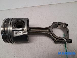 Gebruikte Drijfstang Renault Trafic (1FL/2FL/3FL/4FL) 1.6 dCi 90 Prijs € 90,74 Inclusief btw aangeboden door Maresia Parts