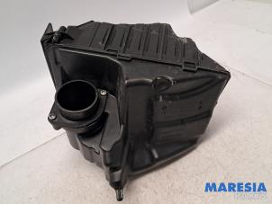 Gebruikte Luchtfilterhuis Renault Grand Scénic III (JZ) 2.0 16V CVT Prijs € 39,95 Margeregeling aangeboden door Maresia Parts