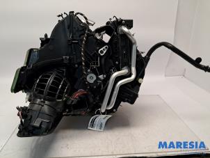 Gebruikte Chaufagebak Renault Grand Scénic III (JZ) 2.0 16V CVT Prijs € 449,00 Margeregeling aangeboden door Maresia Parts