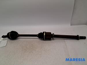 Gebruikte Cardanas rechts-voor (VWA) Renault Grand Scénic III (JZ) 2.0 16V CVT Prijs € 74,99 Margeregeling aangeboden door Maresia Parts