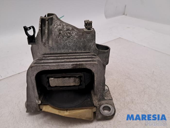 Gebruikte Motorrubber Renault Grand Scénic III (JZ) 2.0 16V CVT Prijs € 49,99 Margeregeling aangeboden door Maresia Parts