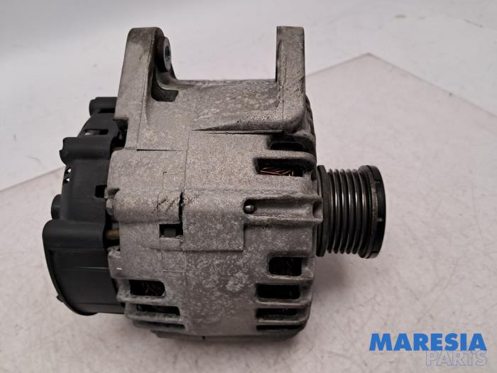 Gebruikte Dynamo Renault Grand Scénic III (JZ) 2.0 16V CVT Prijs € 50,00 Margeregeling aangeboden door Maresia Parts