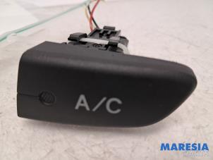 Gebruikte Schakelaar Airco Peugeot 107 1.0 12V Prijs € 14,99 Margeregeling aangeboden door Maresia Parts