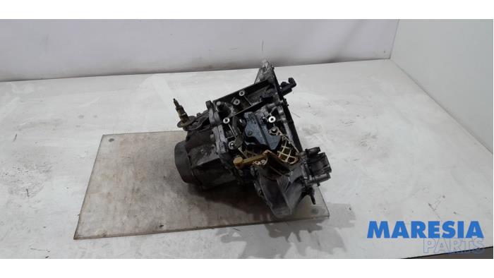 Gebruikte Versnellingsbak Peugeot 307 CC (3B) 2.0 16V Prijs € 350,00 Margeregeling aangeboden door Maresia Parts
