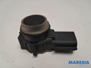 Gebruikte PDC Sensor Renault Megane IV Estate (RFBK) 1.3 TCE 115 16V Prijs € 19,99 Margeregeling aangeboden door Maresia Parts