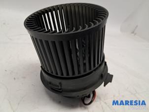 Gebruikte Kachel Ventilatiemotor Peugeot 2008 (CU) 1.2 Vti 12V PureTech 82 Prijs € 24,95 Margeregeling aangeboden door Maresia Parts