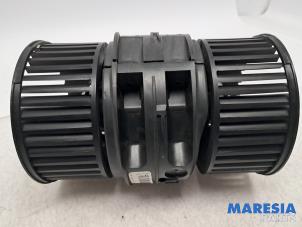 Gebruikte Chaufage Ventilatiemotor Renault Grand Scénic III (JZ) 2.0 16V CVT Prijs € 50,00 Margeregeling aangeboden door Maresia Parts