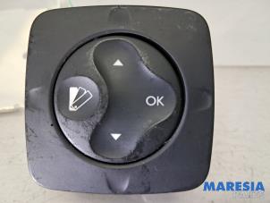 Gebruikte Bediening boordcomputer Renault Grand Scénic III (JZ) 2.0 16V CVT Prijs € 9,99 Margeregeling aangeboden door Maresia Parts