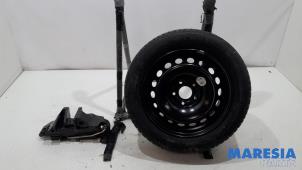 Gebruikte Krikset + reservewiel Renault Megane III Berline (BZ) 1.4 16V TCe 130 Prijs € 125,00 Margeregeling aangeboden door Maresia Parts