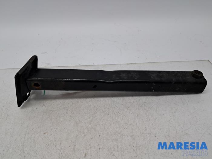 Gebruikte Frontdeel steun Peugeot 207 SW (WE/WU) 1.6 16V Prijs € 25,00 Margeregeling aangeboden door Maresia Parts